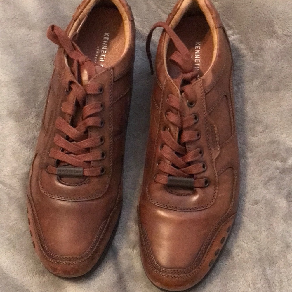 Kenneth Cole size 10.5 mens / box 25